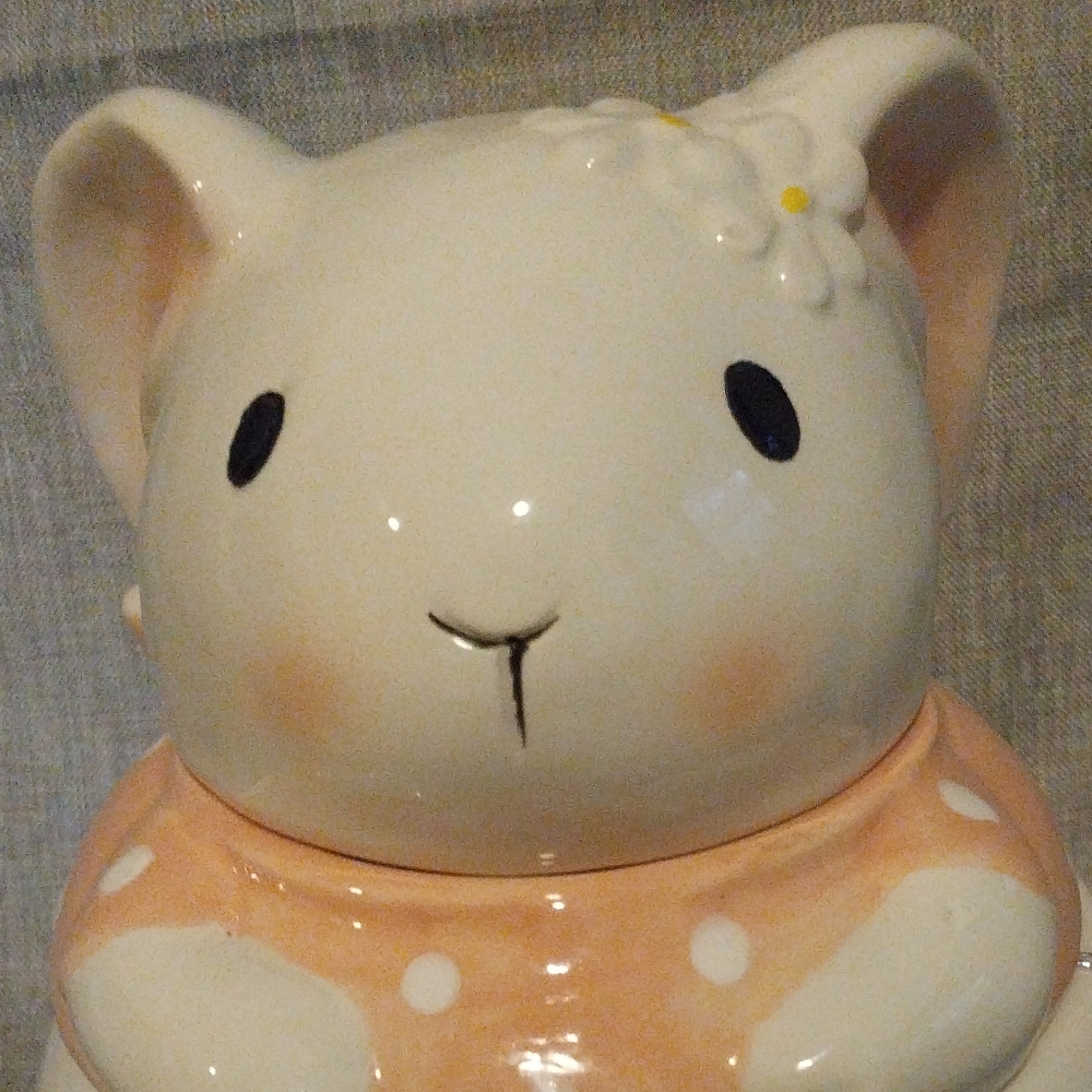 10 Strawberry Street Ceramic Daisy Rabbit Stackable Measuring Cups - Picture 14 of 14